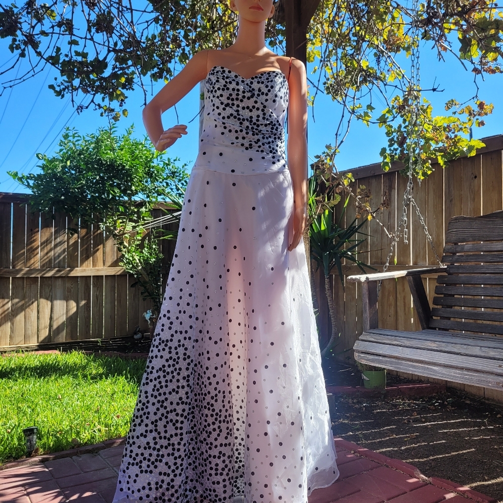 Vintage Masquerade Strapless White Gown with Black Polka Dots Size 9/10